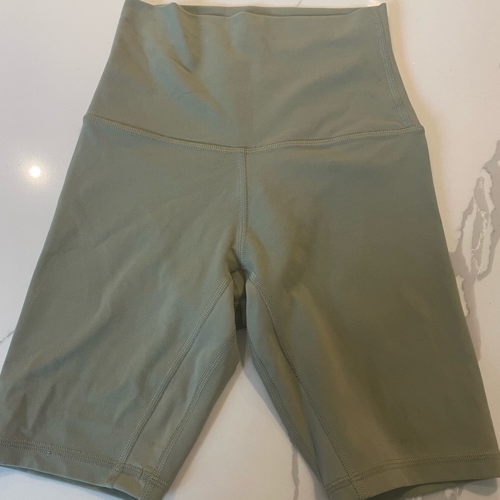 Lululemon Align short Mint Cond Olive Green